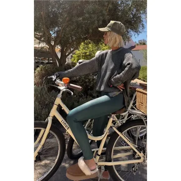 NWT Beach Riot Callie Sweater in Pine. Size Medium - Picture 6 of 7